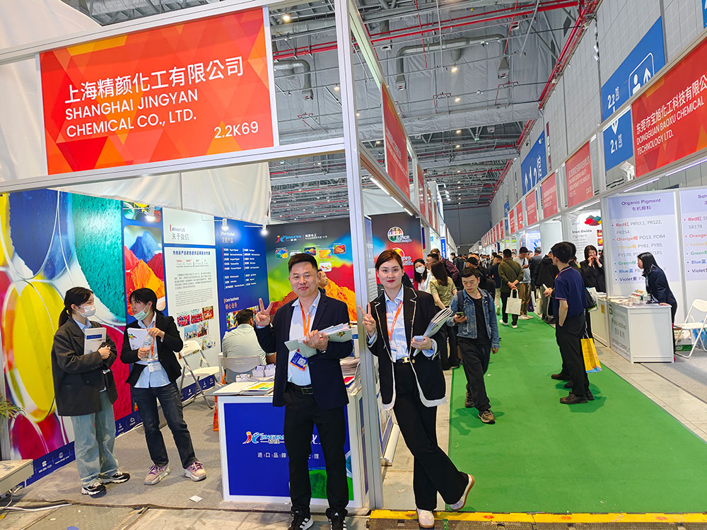 精顏團(tuán)隊成員拍照