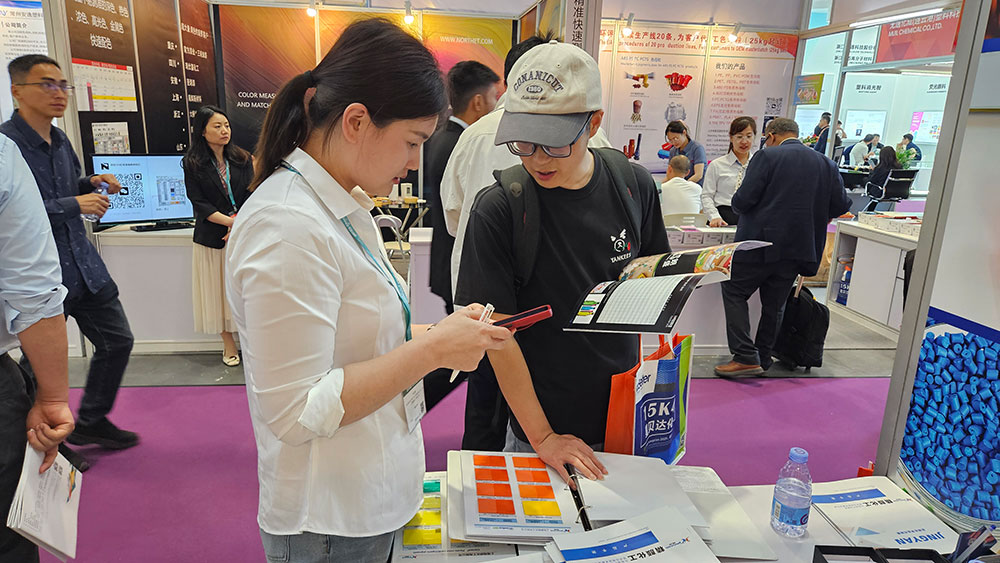 精顏化工展示定制化著色解決方案